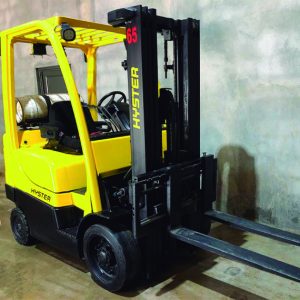 Montacargas Hyster S50FT a gas LP en vista frontal